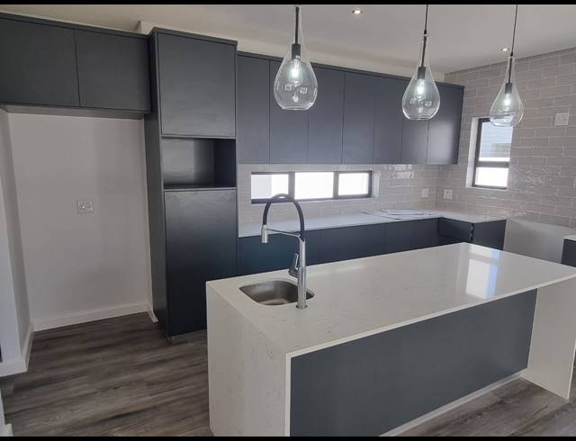3 BEDROOM HOUSE FOR SALE IN SANDOWN